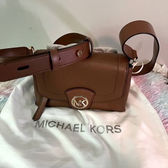Michael Kors Crossbody - Picture 1 of 4